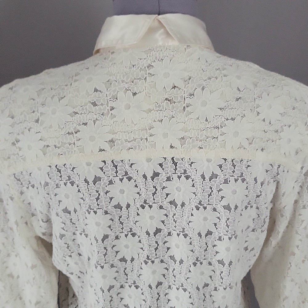 Vintage TuEllys Ivory Lace Shirt With Satin Collar And Ruffles. - Picture 6 of 11